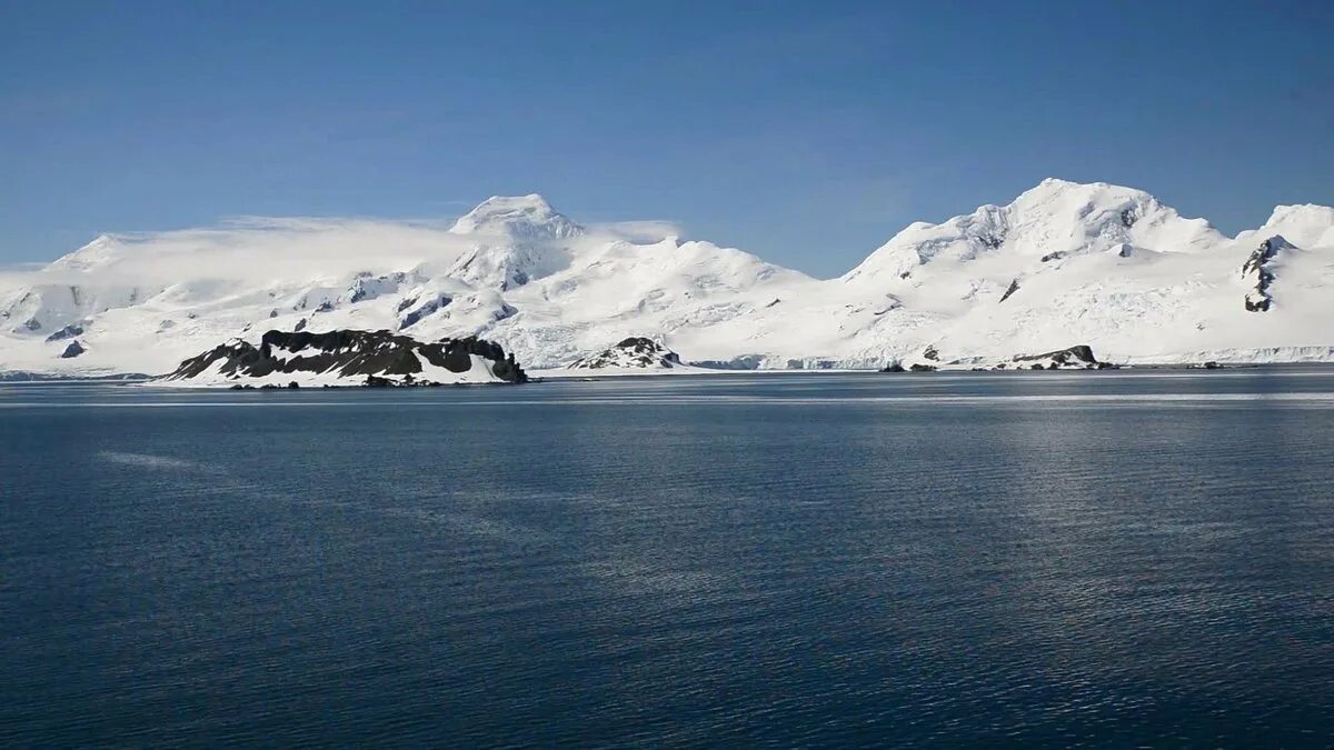 Южные Шетландские острова Антарктида. Остров Врангеля заповедник. Остров Врангеля горы. Остров Врангеля, Северный Ледовитый океан.