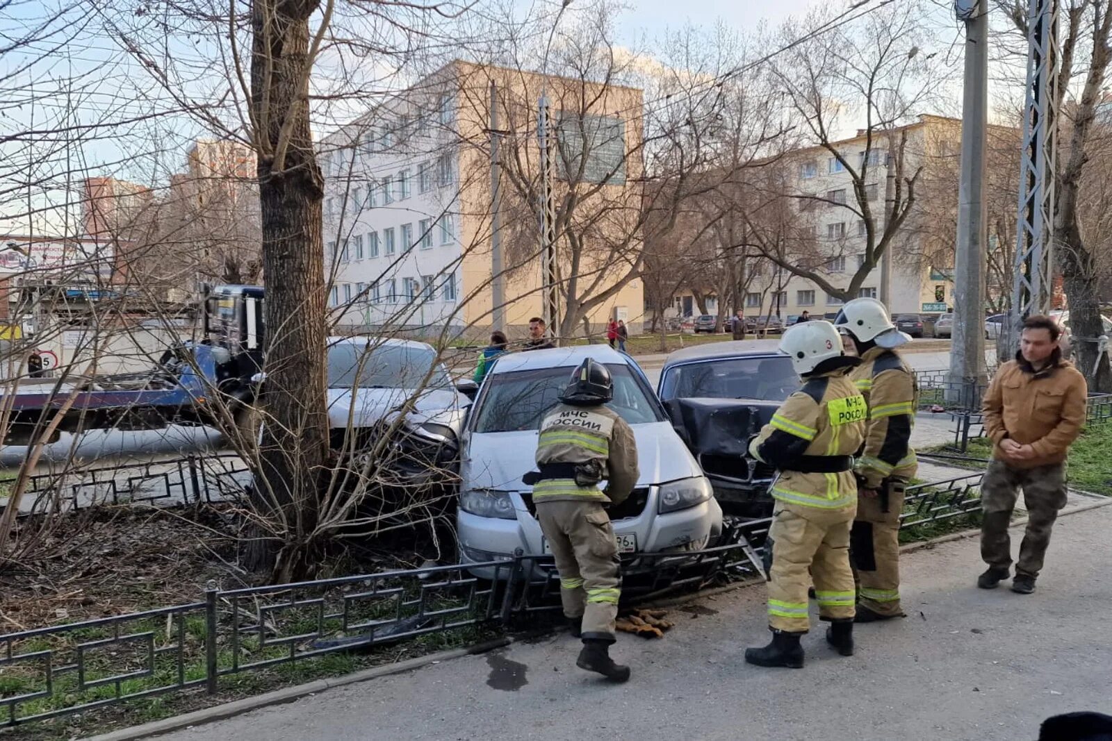 ДТП на улице Щорса в Екатеринбурге. Авария на проезжей Екатеринбург вчера. Взрыв на товарищеском проспекте. Что случилось в екб