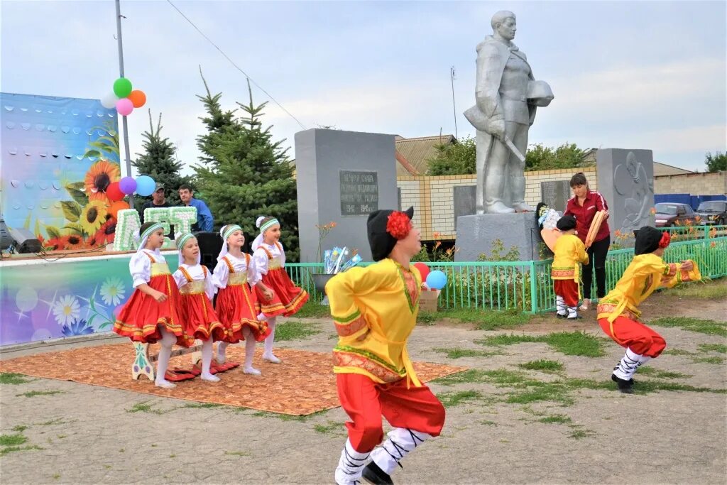 Поселок Знаменский Саратовская область. Саратовская область Ивантеевский район п.Знаменский. Пос Знаменский Ивантеевский район Саратовская область. Школа Саратовская область Ивантеевский район поселок Знаменский. Погода знаменский саратовской области ивантеевский район