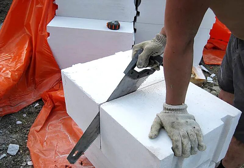 Чем пилить блоки. Чем пилить блоки. Пила аллигатор для резки газобетона. Приспособление для распилки газобетонных блоков. Электропила для блоков газосиликатных.