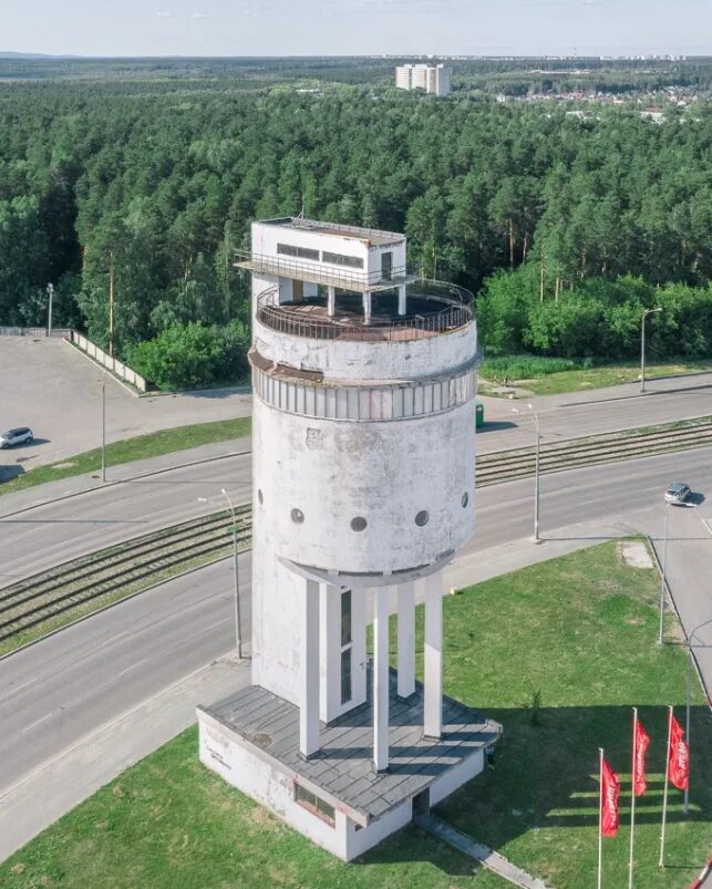 Красноярск башня роснефть. Вышка екатеринбург. Белая башня уралмаш екатеринбург. Башня недостроенная екатеринбург. Водонапорная башня екатеринбург жби.