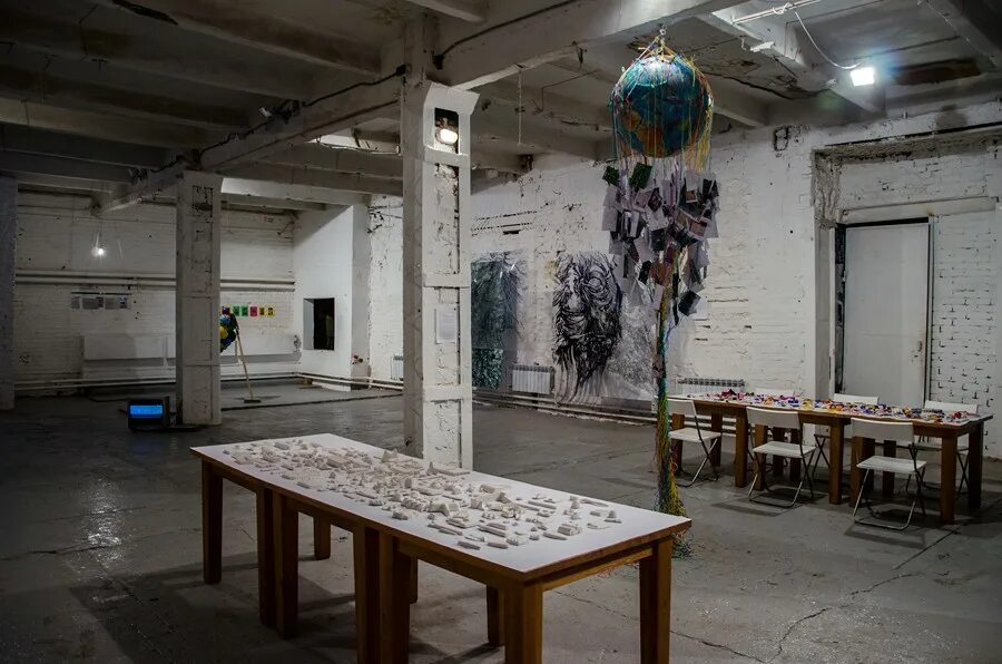 Питер коглер. Опыт с тканью гравитация. Эксперименты с пространством. Interactive space. Эксперименты с пространством.