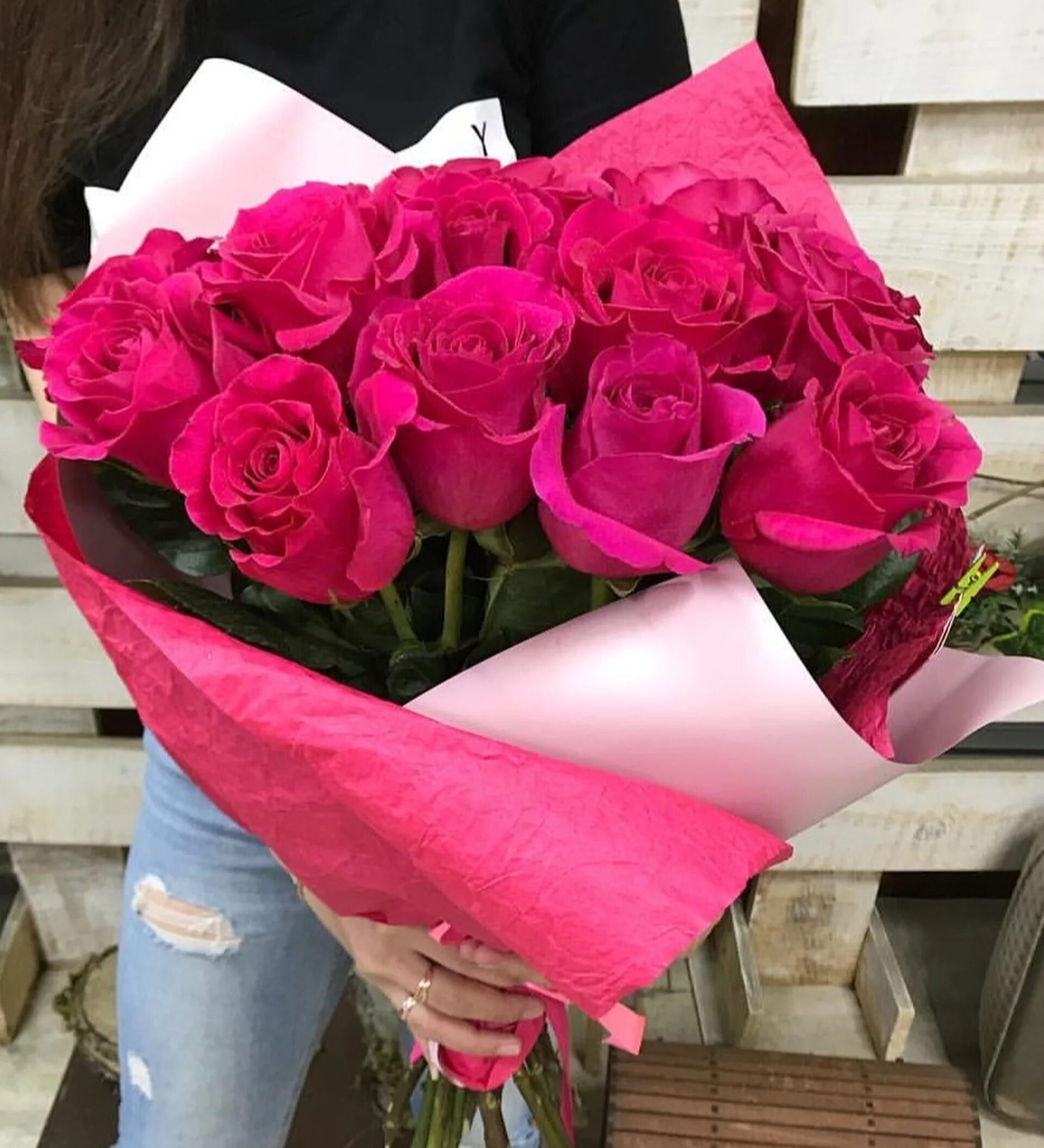 Букет из цветов на 23 февраля. Дарят ли 9 цветов. Потрясающие букеты. Букет учителю на 1 сентября необычный. Дарят ли 9 цветов.