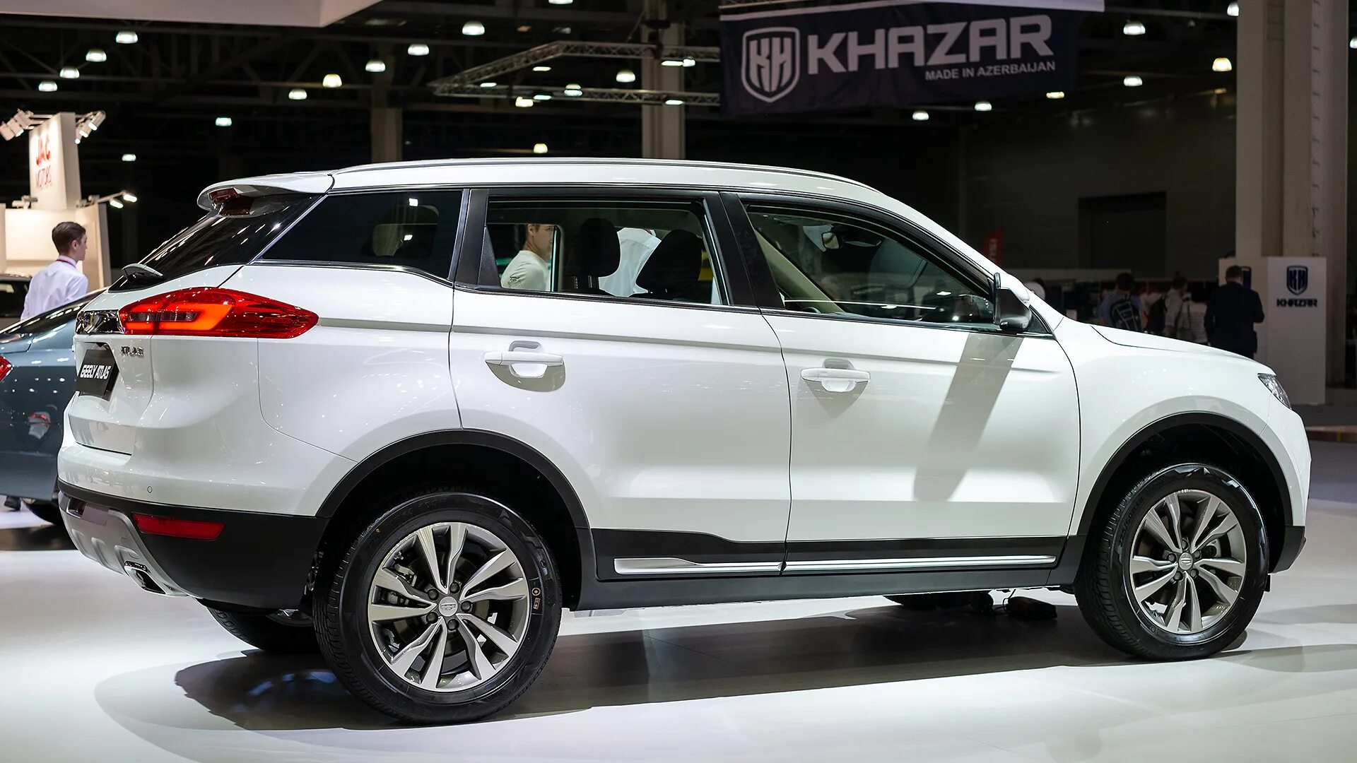 Китайские jolion. Haval или geely. Haval f7 против geely atlas. Geely кроссовер 2022. Хавал джулиан или джили.