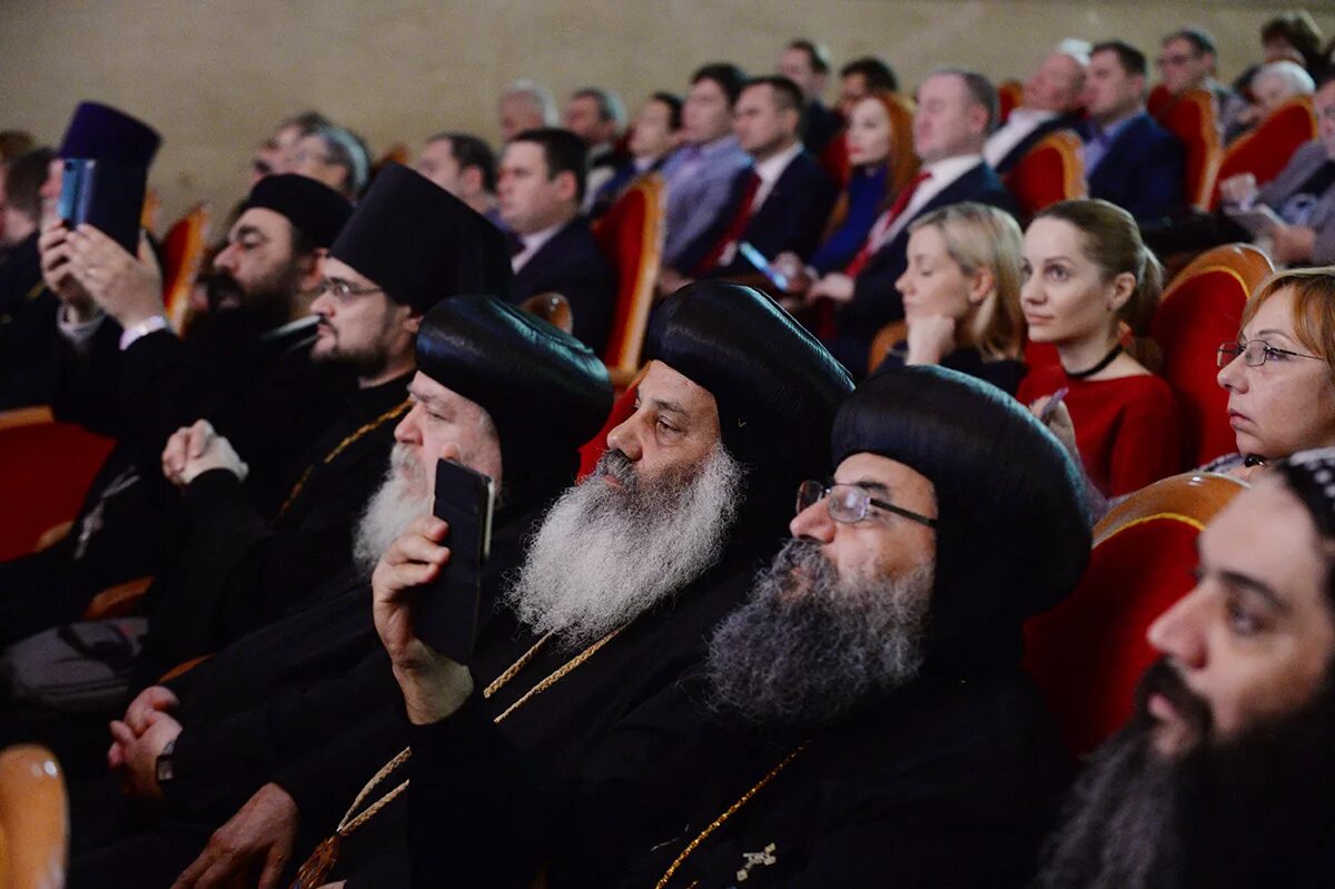 архиерейский собор в белграде. фонд святейшего патриарха кирилла. фонд единства православных народов 2005 год. христианское единство картинки. единство православной церкви.