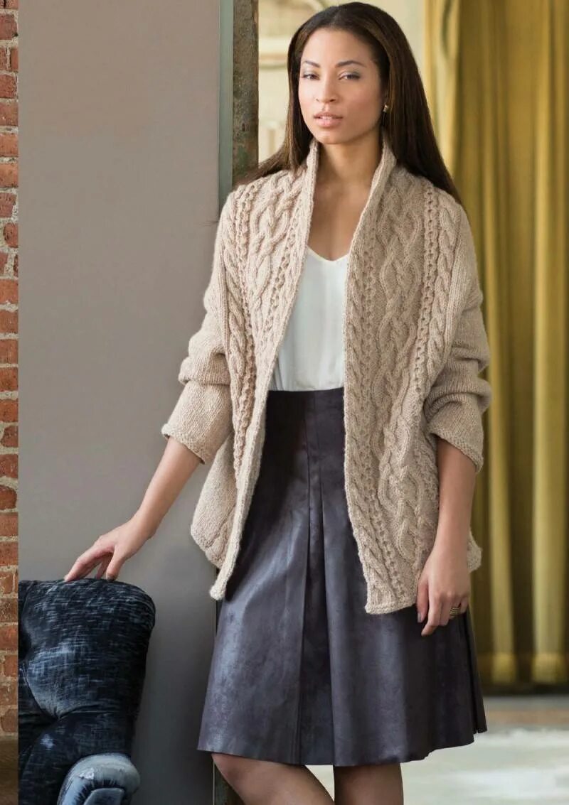 Кардиган женский вязаный. Кардиган вязаный. Вязаный кардиган спицами. Кардиган спицами новое. Вязаный жакет.