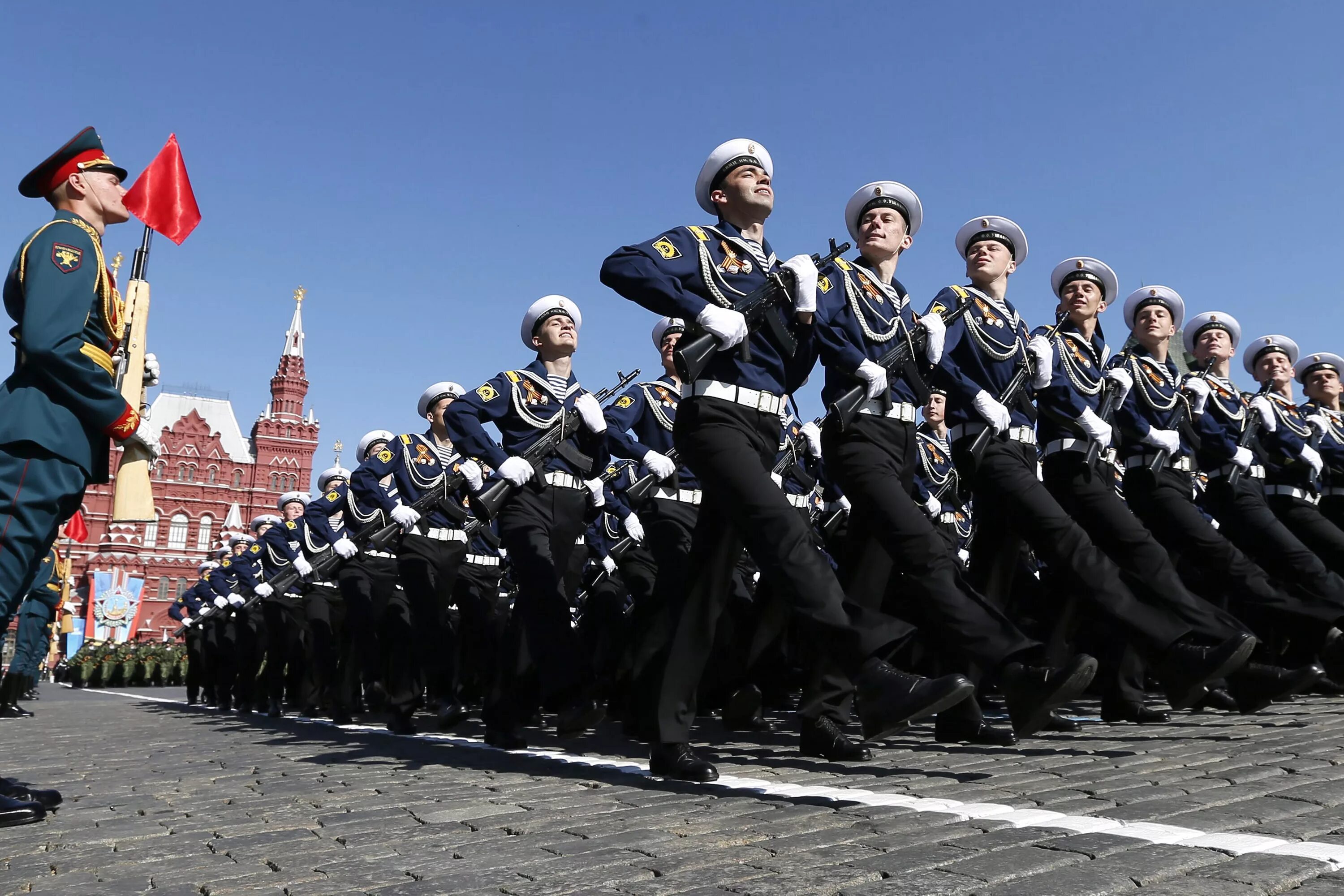 Военный парад. Парад войск на красной площади. Моряки на параде. Солдаты на параде Победы.