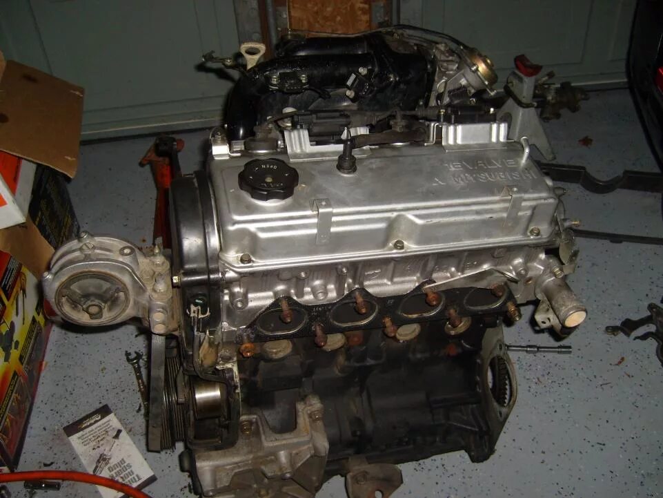 Мотор Митсубиси 2.4 4g64. Двигатель 4g64 Mitsubishi. 4g64 Mitsubishi 2.4. Двигатель Митсубиси 4g64.