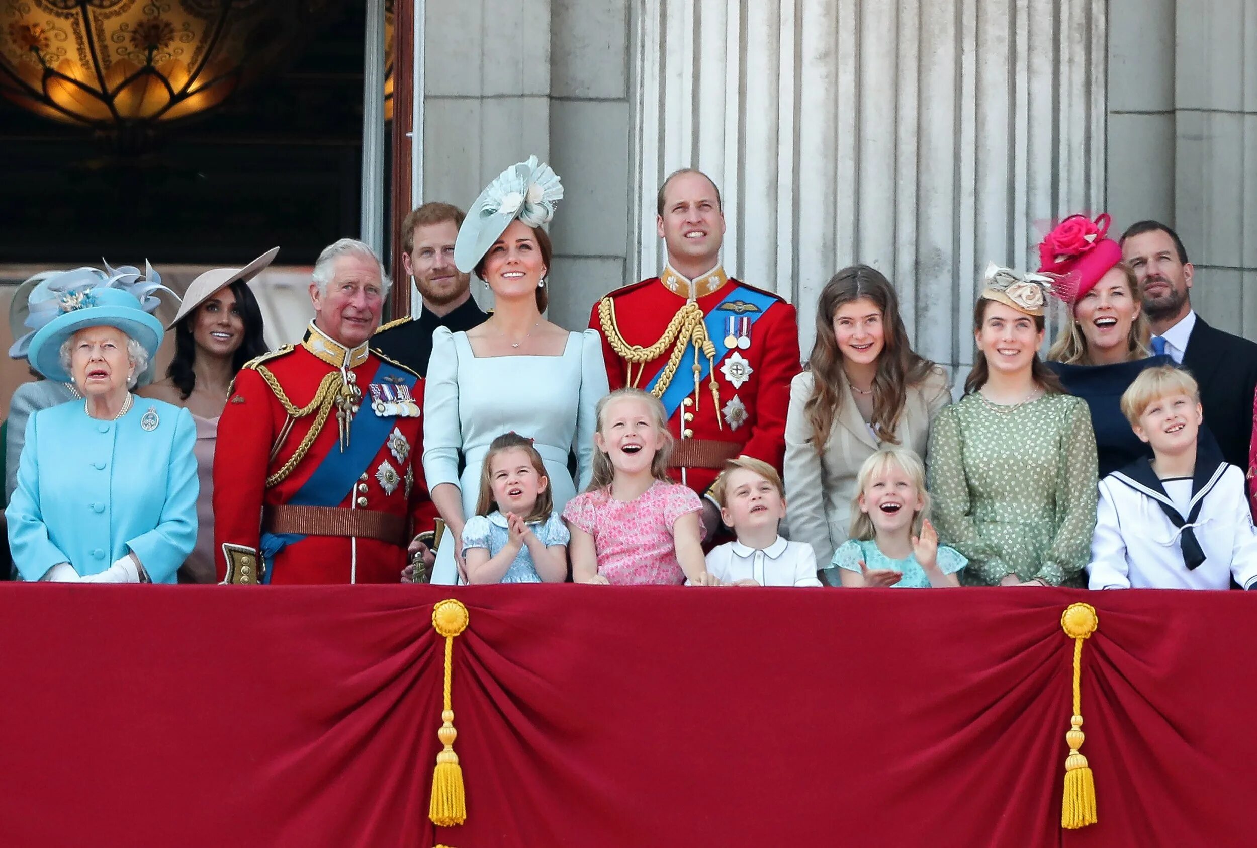 Royal family members. The royal family &quot;королевская семья&quot;.. британская семья елизаветы 2. роял фэмили в британии. королевская семья великобритании 2025.