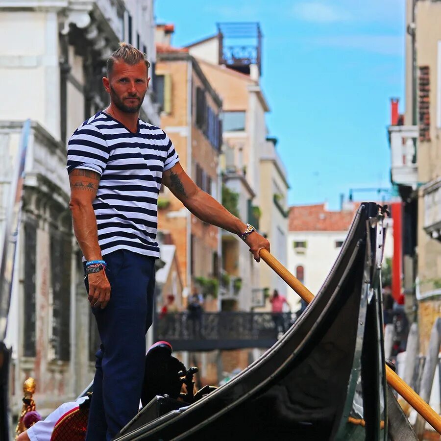 Venetian blue духи. Venice обувь мужская ботинки. Мужские плавательные шорты venice beach eco. Мужские venice. Мужчина в канотье.