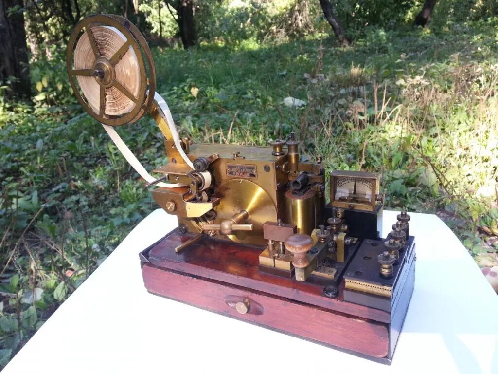Радиотелеграф. Телеграфный аппарат Сименса. Электрический Телеграф Сименса 1851. Телеграфный аппарат юза. Первый электромагнитный Телеграф Морзе.