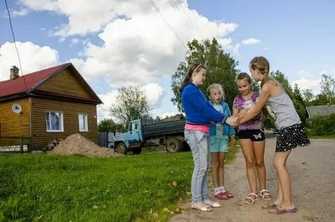 Подростки в деревне