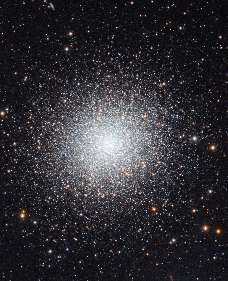 Рассеянные и шаровые звездные скопления. Скопление м13 Созвездие геркулеса. Мессье 13. Шаровое скопление m79. М13 в созвездии геркулеса.