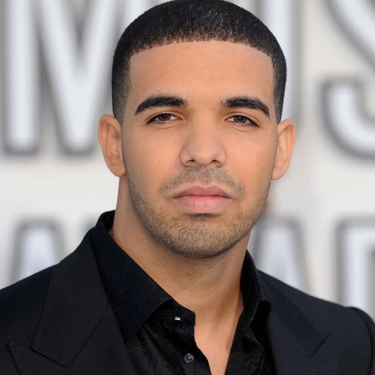 В каком городе дрейк. Drake 2010. дрейк (рэпер). drake прическа.