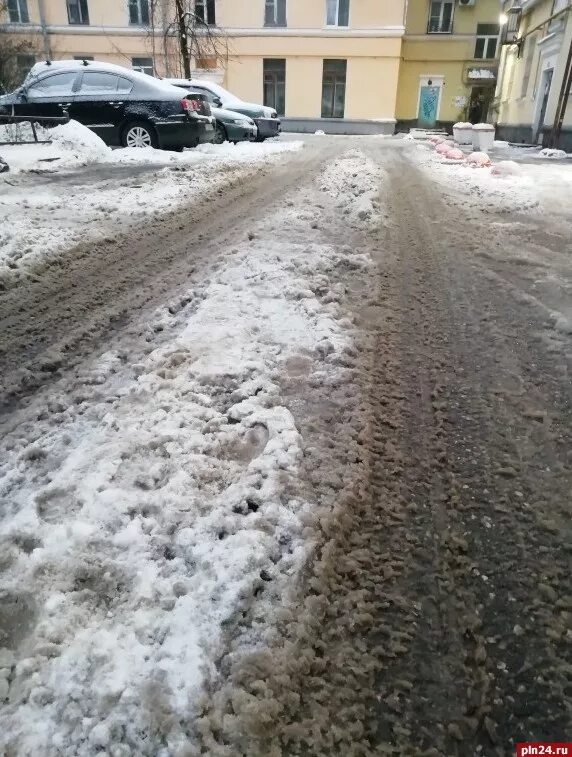 Слякоть. Plohoyparen таблетка. Слушать песни слякоть. Слякоть на улице. Тротуар, зимняя слякоть.