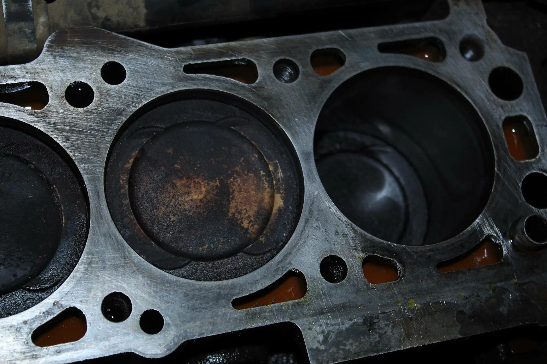 Нет компрессии в 4 цилиндре. Гбц 1vd. Нет компрессии в 4 цилиндре. 4 цилиндр мазда 3. Прогоревший поршень приора.