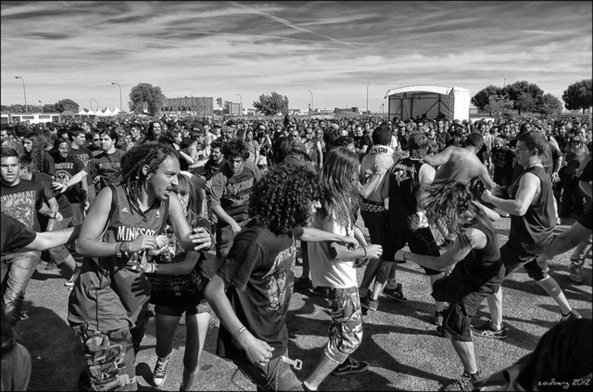 Слэм мошпит. Слэм мошпит. Moshpit группа. Мош на концерте. Слэм мошпит.