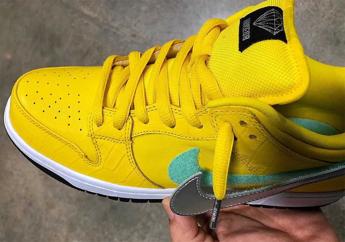 Найк данк желтые. Nike SB Dunk желтые. Nike SB Yellow. Nike SB Dunk Low Pro желтые. Кроссовки желтого цвета