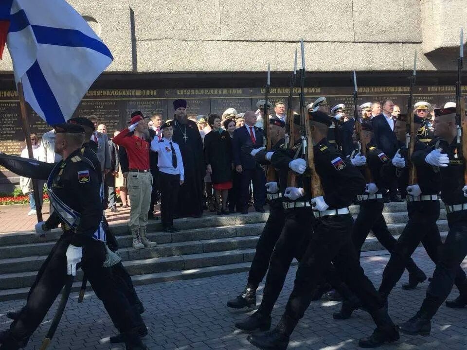 Город севастополь 9 мая. 9 мая 2014 севастополь. парад 9 мая севастополь. парад 9 мая в 2014 черноморском крым. анапа парад 9 мая.