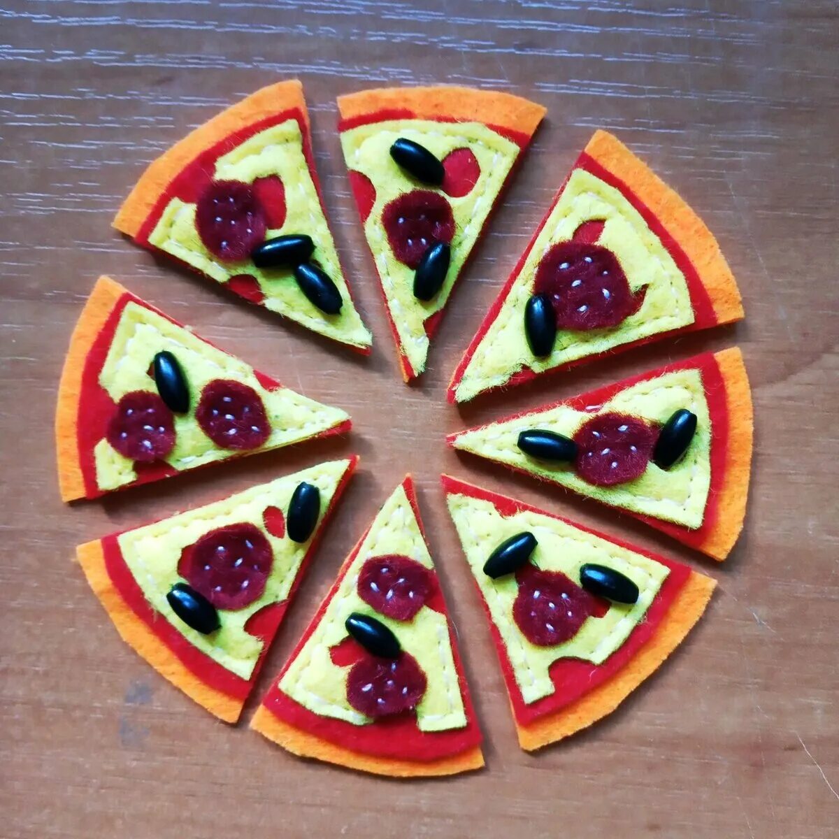 пицца из бумаги. пицца аппликация. развивающая игра "пицца". развивающая игра "пицца". пергамент для выпечки пицца.