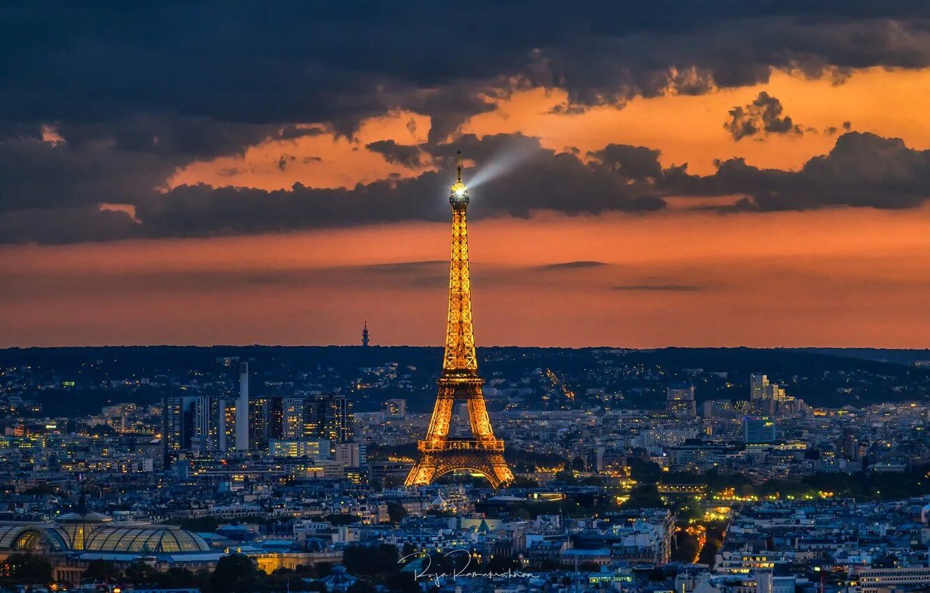 Француз рассвет. Эйфелева башня в Париже. Панорама Эйфелева башня Франция. Франция Эйфелева башня ночью. Вечерняя Эльфиева башня.