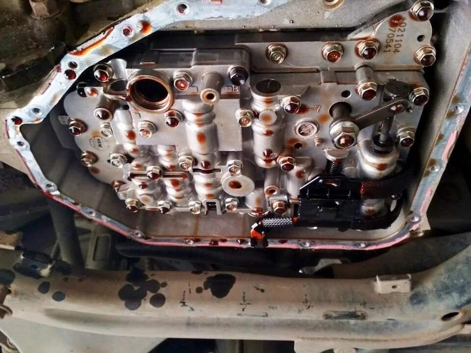 Акпп киа сид 1. Заливное отверстие акпп киа спортейдж 3. Заливная пробка акпп кия сид. Заливная пробка акпп кия сид. Замена масла в коробке сид.