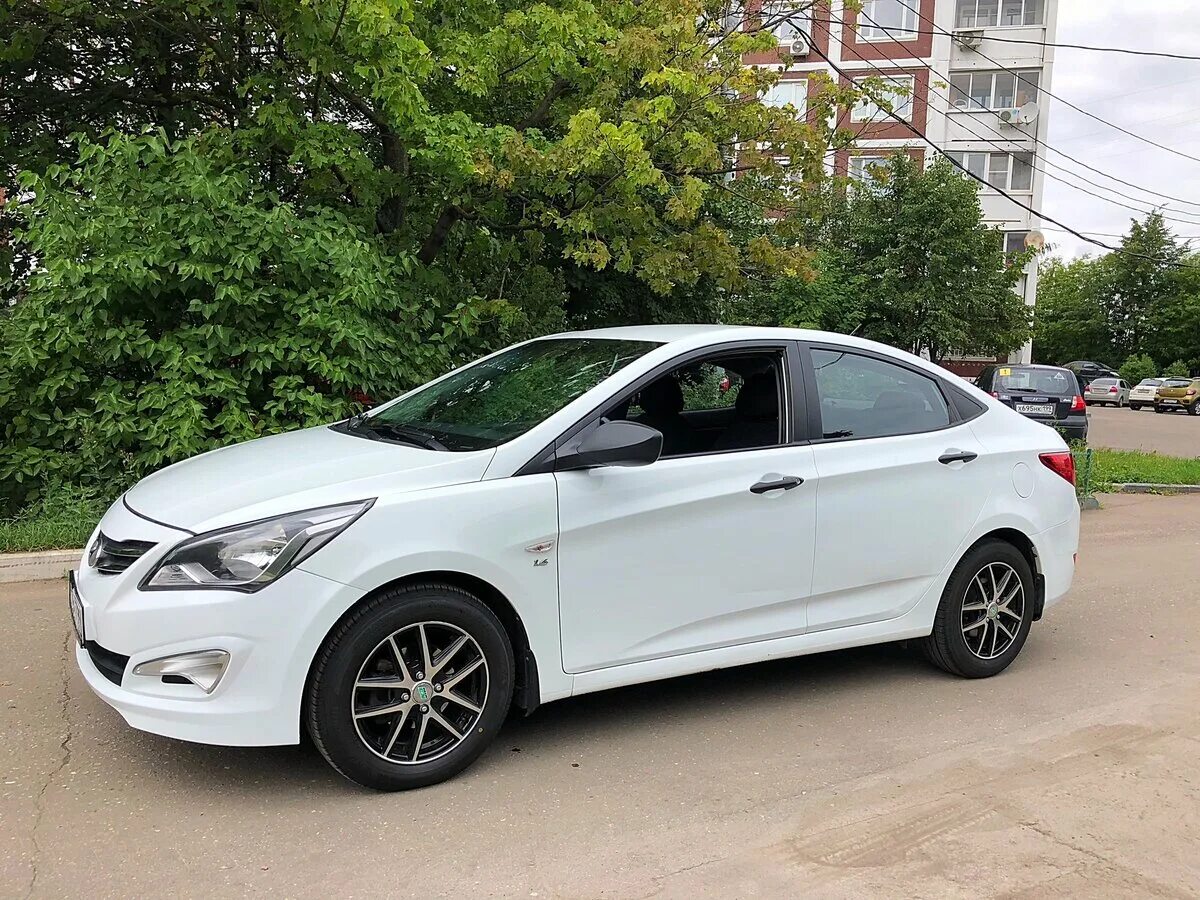 Как выглядит белый хендай солярис Купить б/у Hyundai Solaris I Рестайлинг 1.6 AT (123 л.с.) бензин автомат в Липец
