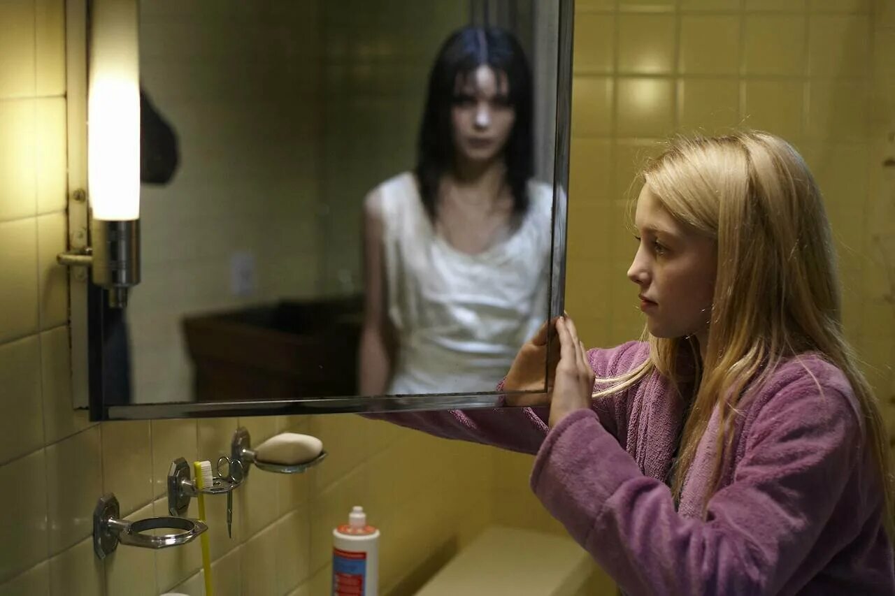 поцелуй сквозь стену фильм 2011. Walls 2010. стена с секретами фильм 2010. антон шагин карина андоленко. Mommy would never hurt you (2019).