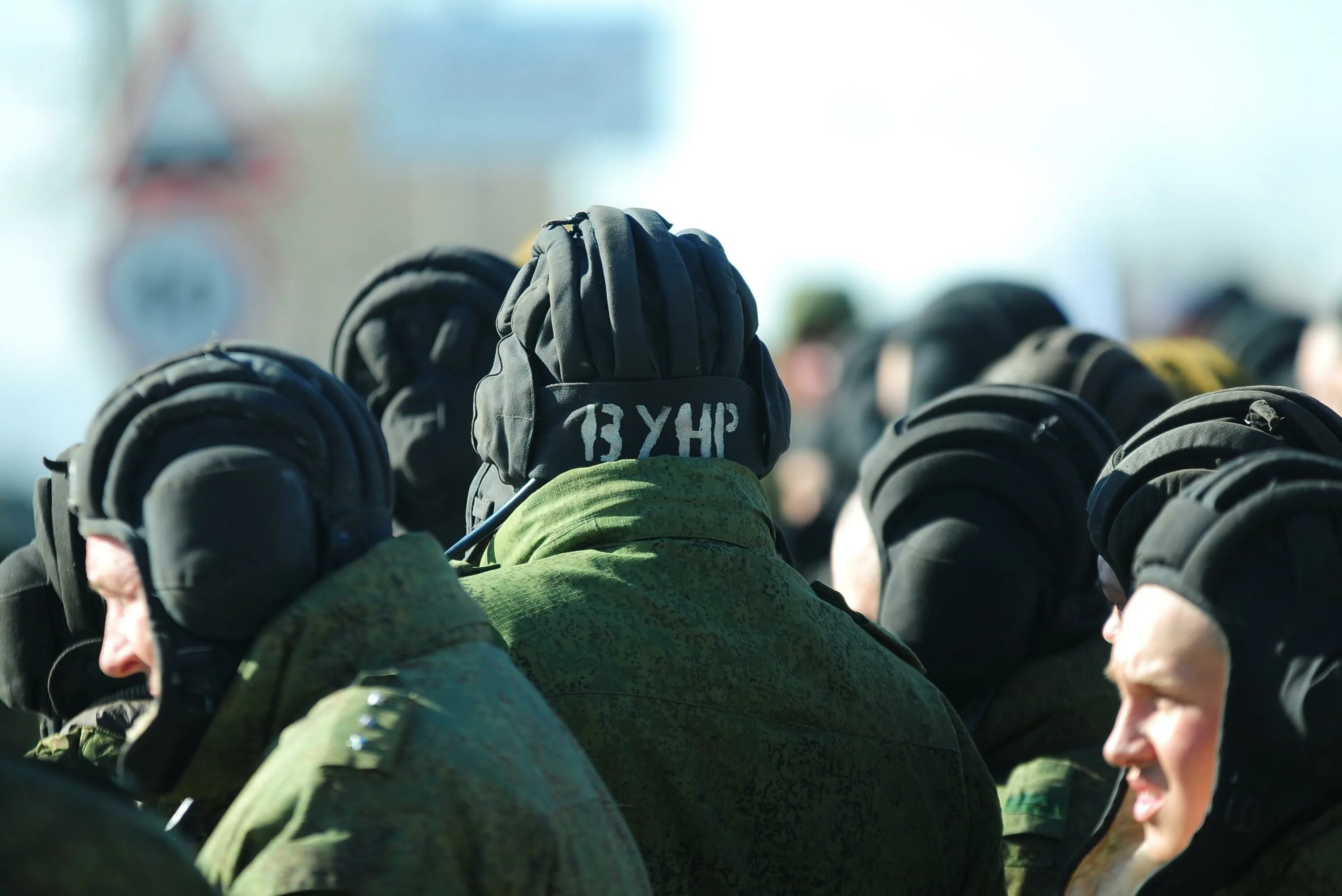 Служил не служил мем. Частичная мобилизация 2022. Мотиваторы. Мужчин с праздником остальных с хорошей погодой. Мобилизация 2022.