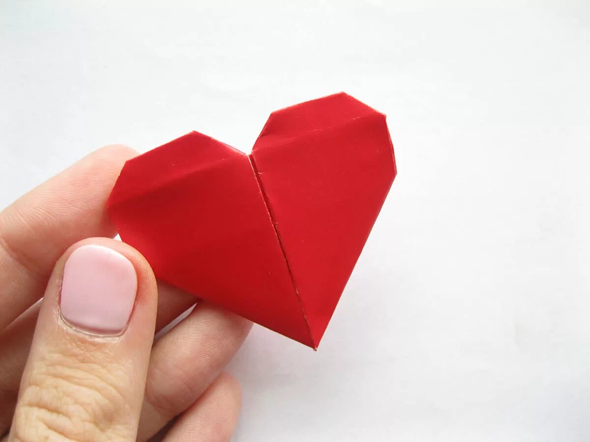 Сердечко из бумаги. Маленькие объемные сердечки. Сердечко из бумаги. Оригами сердечко объемное. Сердечко из бумаги.