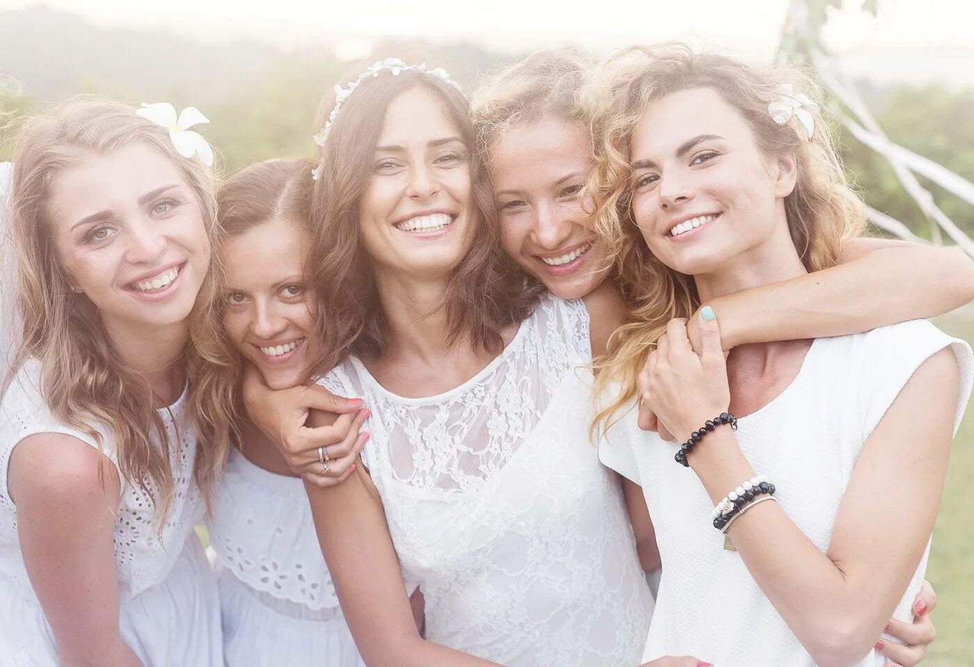 Много подруг. Лучшие подруги 5. Лето подруги. Фотосессия подружек. Подружки кривляются.