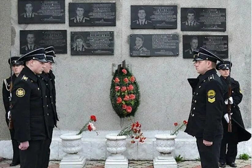 Памяти погибшим подводникам. 7 Апреля день памяти погибших моряков-подводников. 7 Апреля день памяти погибших подводников. День памяти подводников 7 апреля. День погибших моряков-подводников 7 апреля.