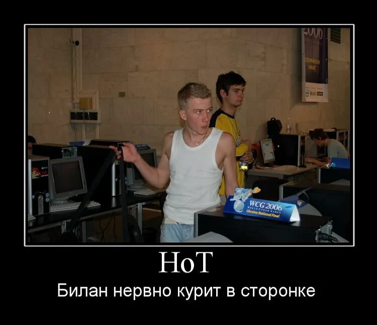 Покурить в сторонке. Нервно курят в сторонке. Депутаты юмор. Нервно курят в сторонке. Нервно курит в сторонке.