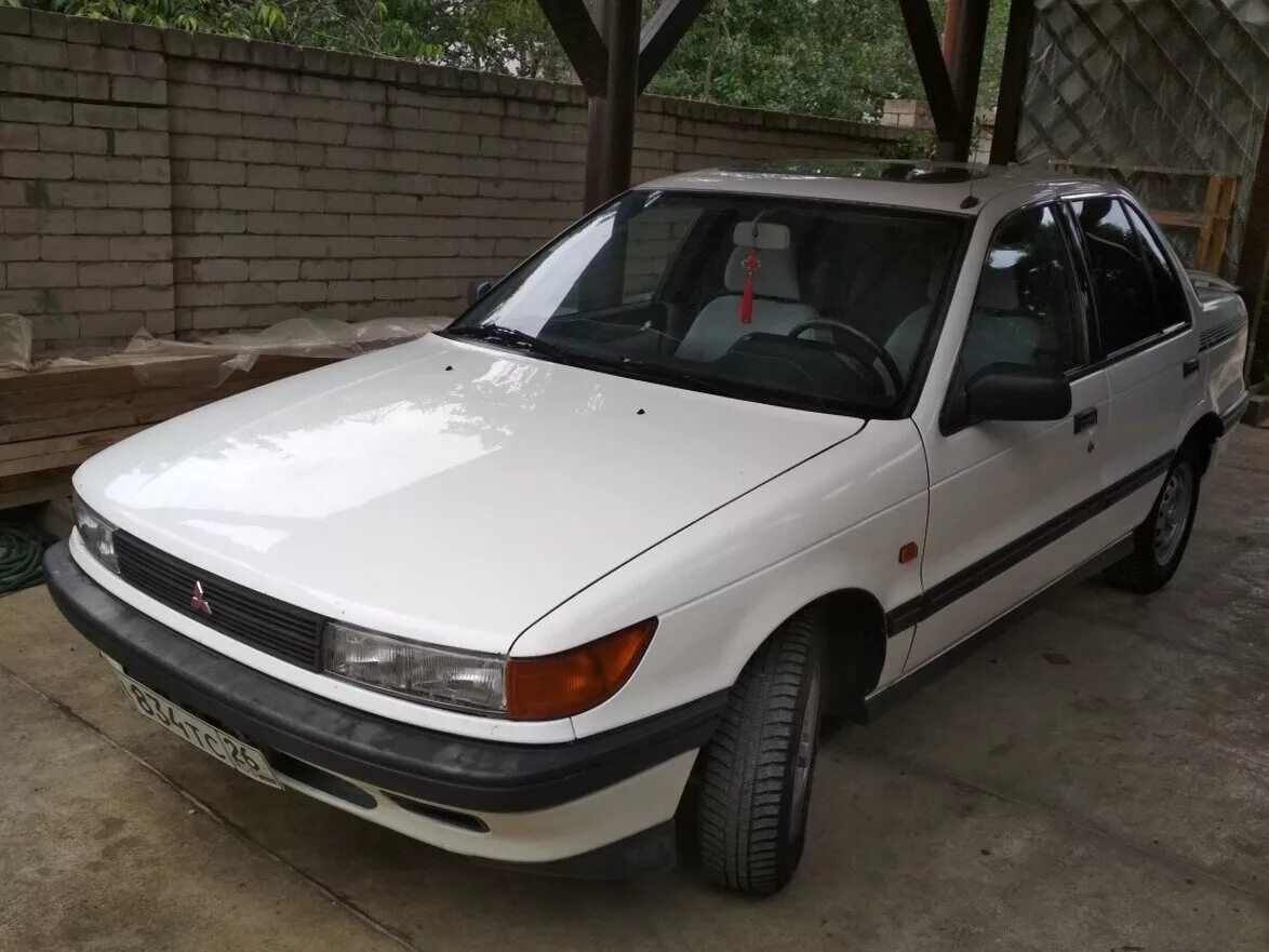 Митсубиси 1990. Mitsubishi Lancer 1990 1.5. Мицубиси Лансер 1990. Mitsubishi Lancer 5 1990. Mitsubishi Lancer 1990 года.