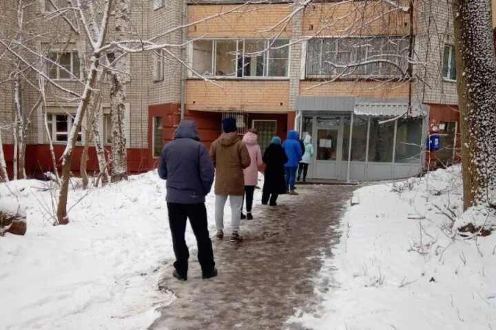 Большая очередь. Очередь клиентов. Очередь к врачу. Очередь в больнице. Придется стоять в очередях в.