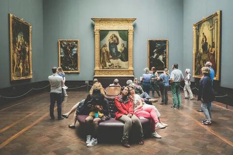 Как найти фото в галерее