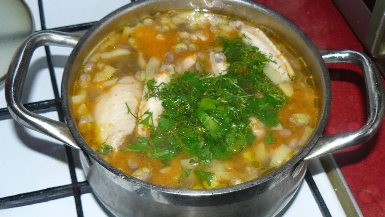 Вкусный суп в кастрюле