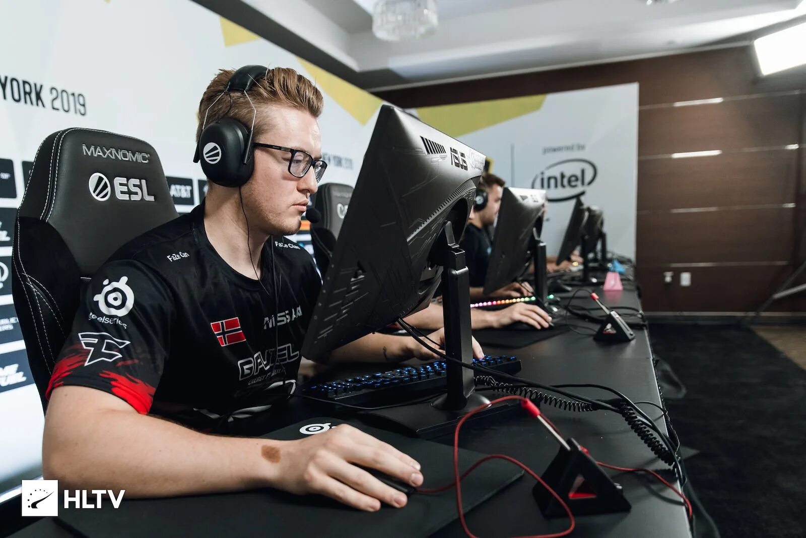 Сколько лет cs go