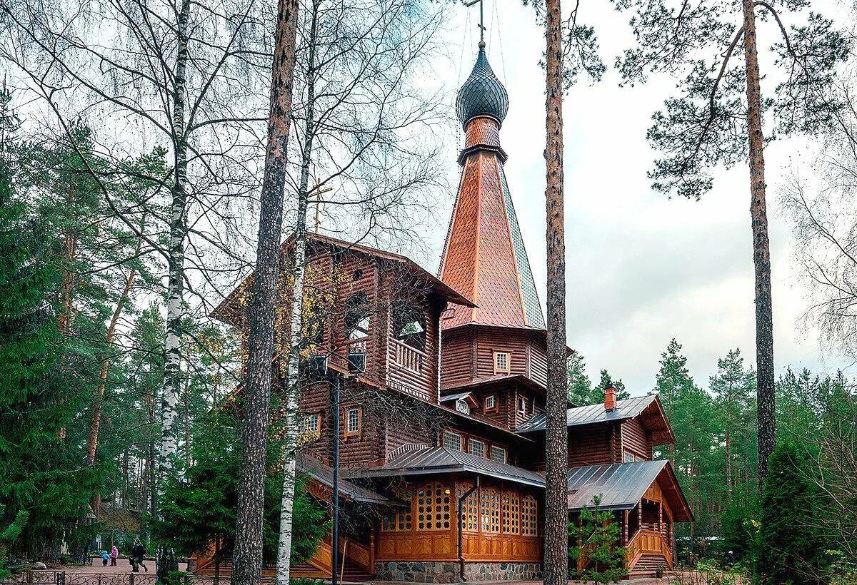 Вырица храм серафима вырицкого. Вырица казанский храм часовня св серафима вырицкого. Храм в вырице. Храм в вырице. Вырица храм казанской ленинградская область.