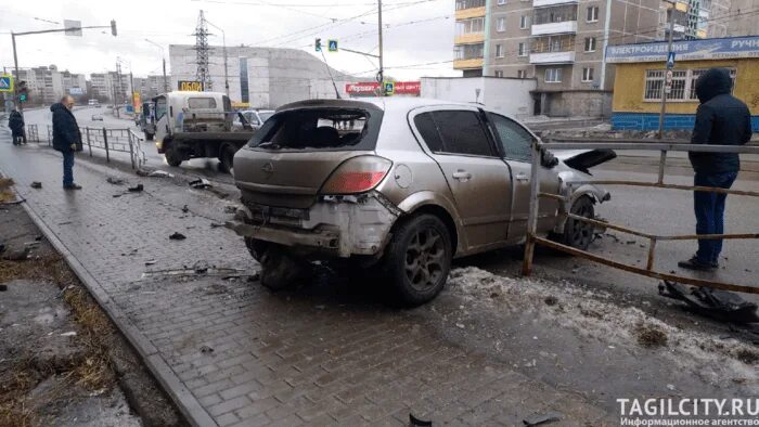 Пожар в нижнем тагиле сейчас. Уральский проспект 78 нижний тагил. Новости нижнего тагила 5. Новости нижнего тагила 5. Пожар в жилом доме.