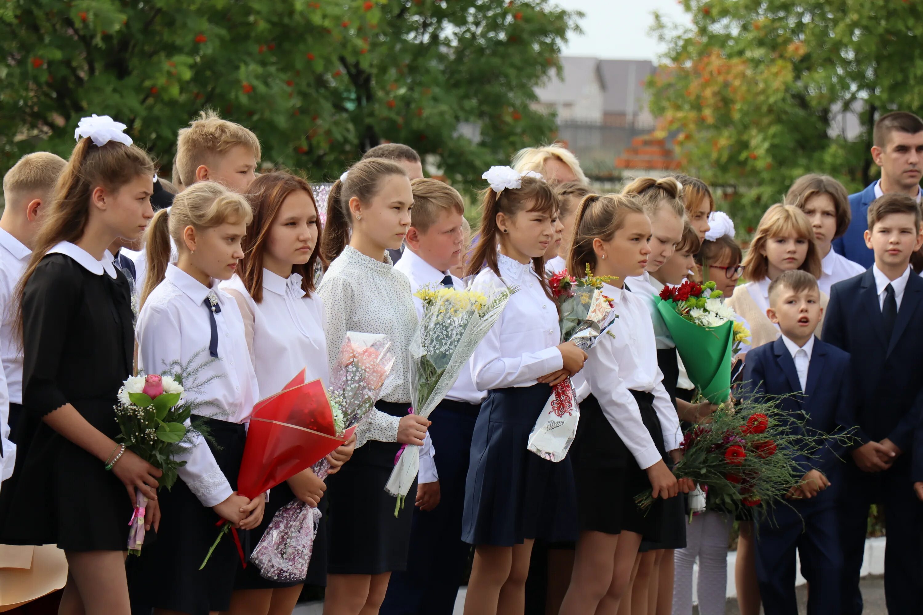 Первый звонок. Стародрожжановский многопрофильный лицей. Первый звонок в Москве. Первый звонок Казань.