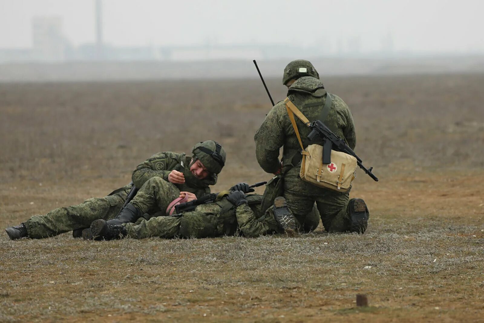Связанный русский солдат