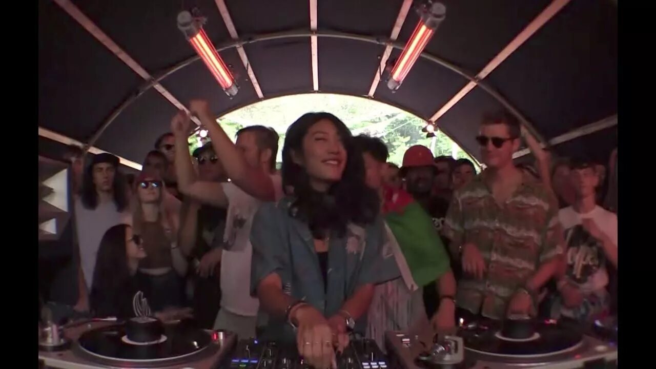 Peggy gou привет с большого бодуна. Peggy gou dj. фото solomun &amp; peggy gou. peggy gou dj set. &quot;peggy gou&quot; &amp;&amp; ( исполнитель  группа  музыка  music  band  artist ) &amp;&amp; (фото  photo).