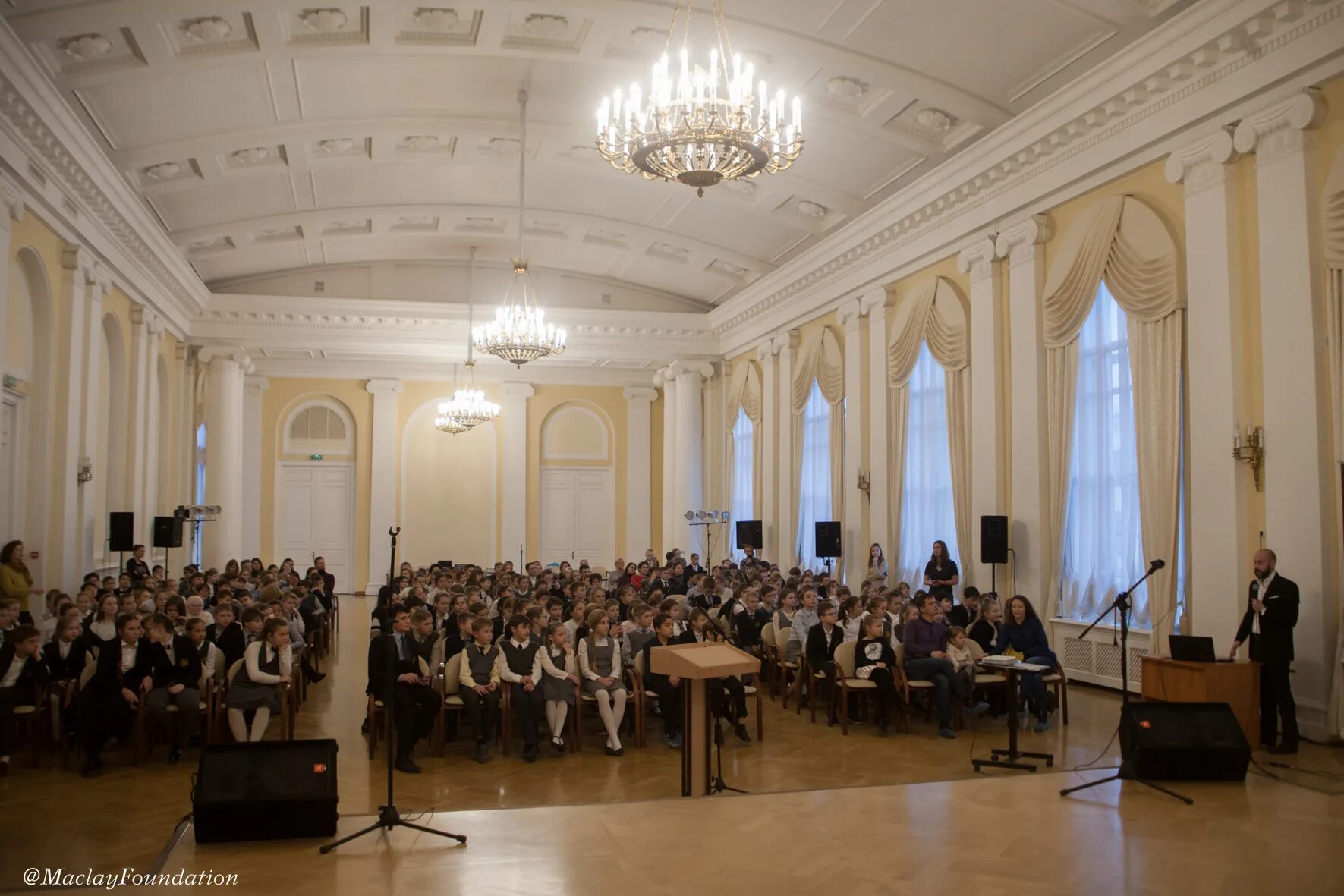 Спб гимназия отзывы. Вторая Санкт-Петербургская гимназия. 2ая Санкт Петербургская гимназия. Вторая Санкт-Петербургская гимназия внутри.