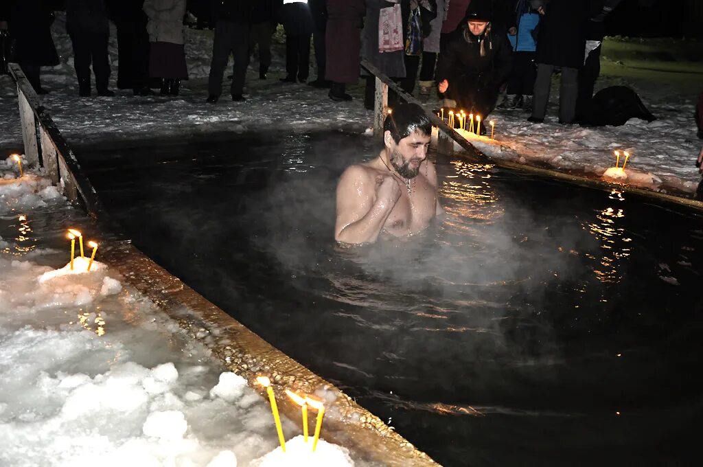 крещение когда купаться дома нужно в ванной. купель мурманск. крещение когда купаться дома нужно в ванной. купание в проруби на крещение. купель.