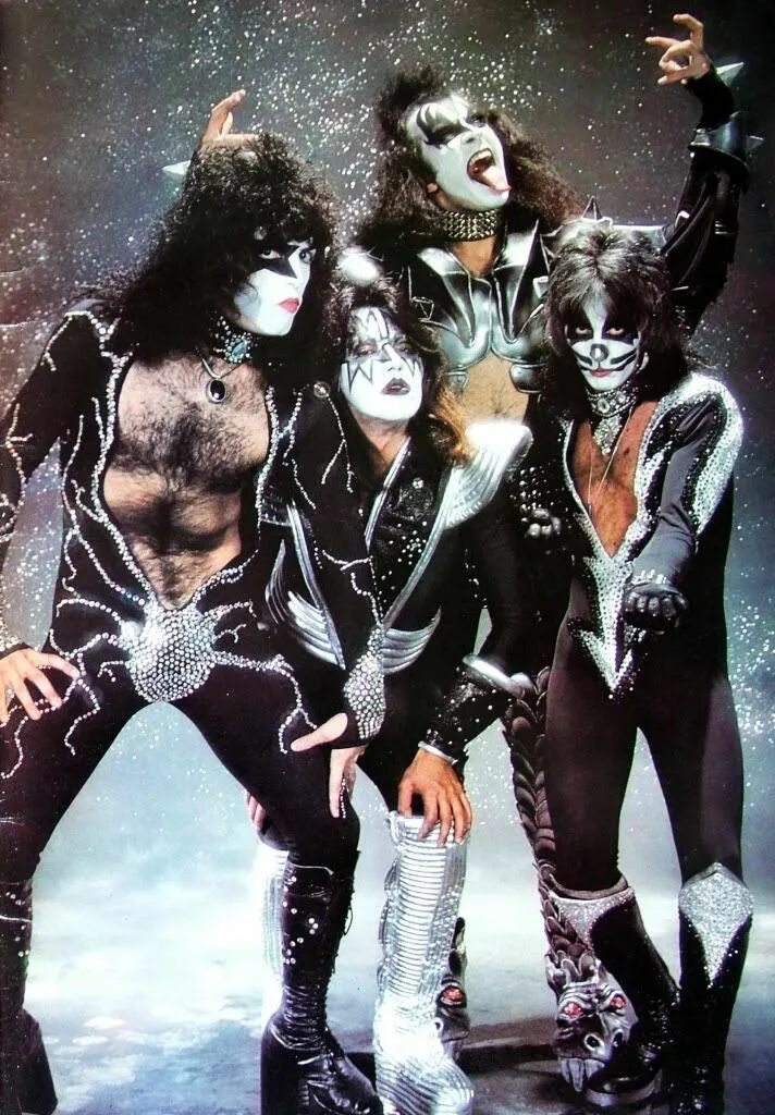Группа Kiss. Группа Kiss 2022. Глэм рок группа Kiss. Группа Кисс в молодости. Kiss истории