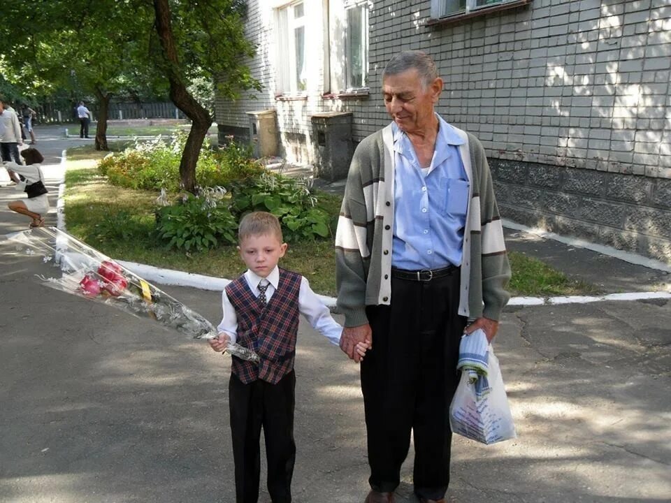 Шутки про деда. Детям о дедушке. Мальчик и дедушка. Старики и дети. Дедушка с внуками.