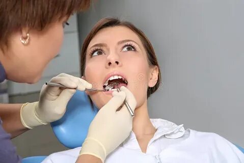 Больно лечить зубы с уколом