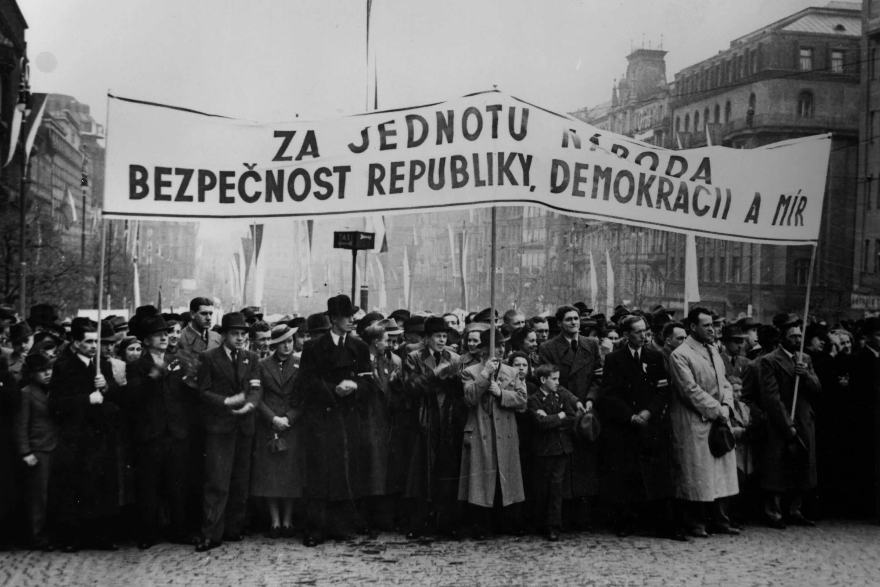 Революция в Чехословакии. Бархатная революция в Чехословакии. Чехословакия 1938. Демонстрация политическая партия.