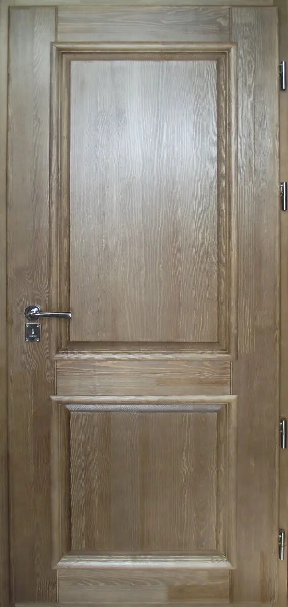 Дверь изолированная. Деревянная дверь. Дверь входная деревянная. Входные двери из массива. Двери наружные деревянные.